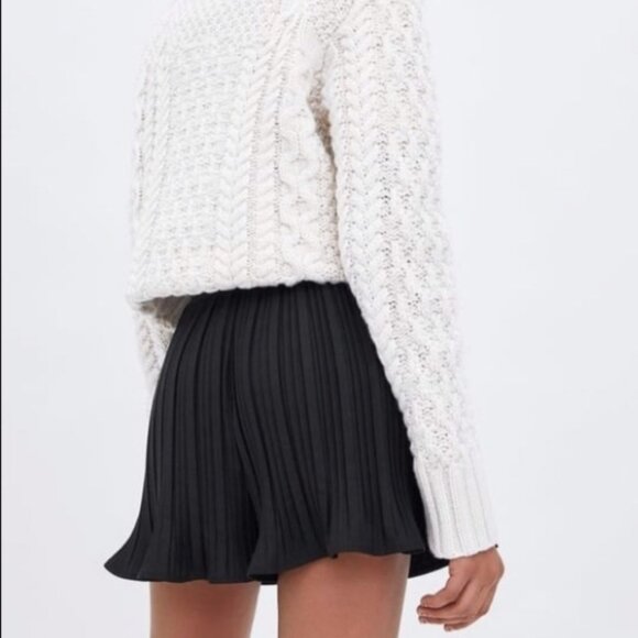 Zara Woman Black Blogger Favorite High Waist Pleated Mini Culotte Shorts S - Picture 2 of 13